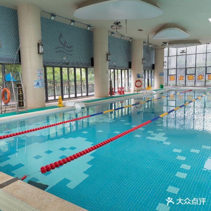 元和依云水岸游泳馆