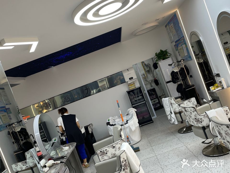 诱惑力发型设计(舞钢路店)