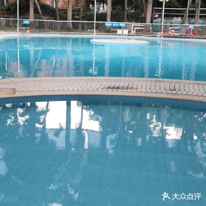 文华园游泳池