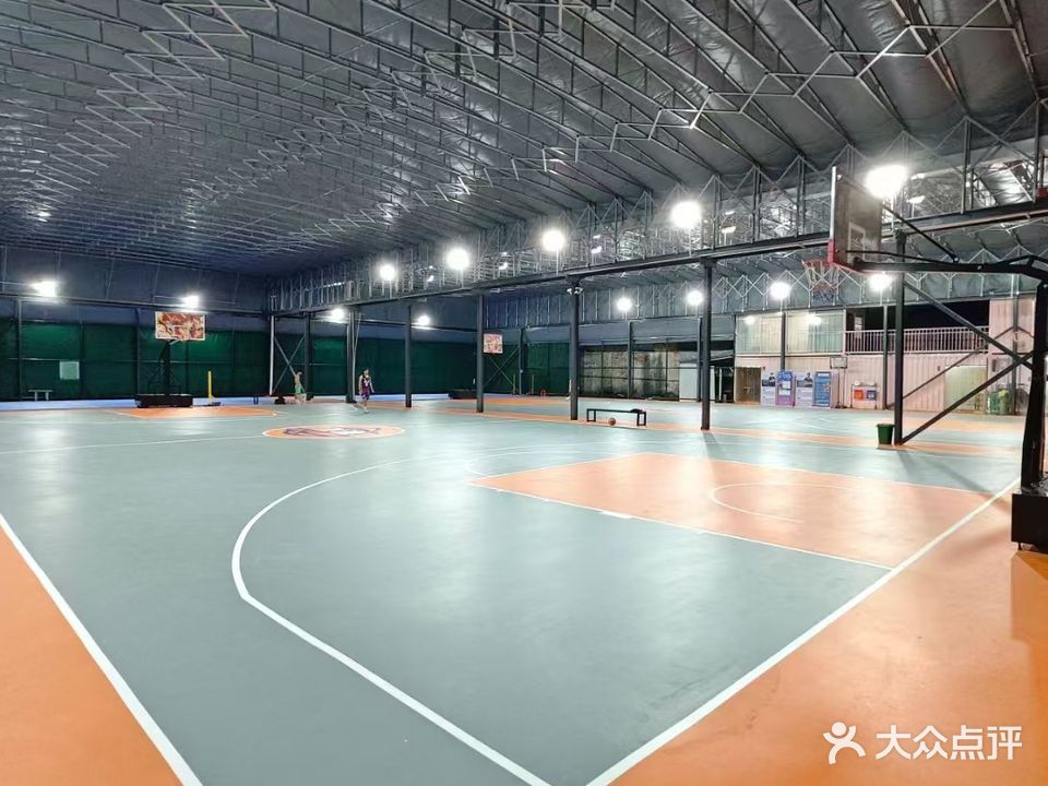超汇体育篮球羽毛球馆