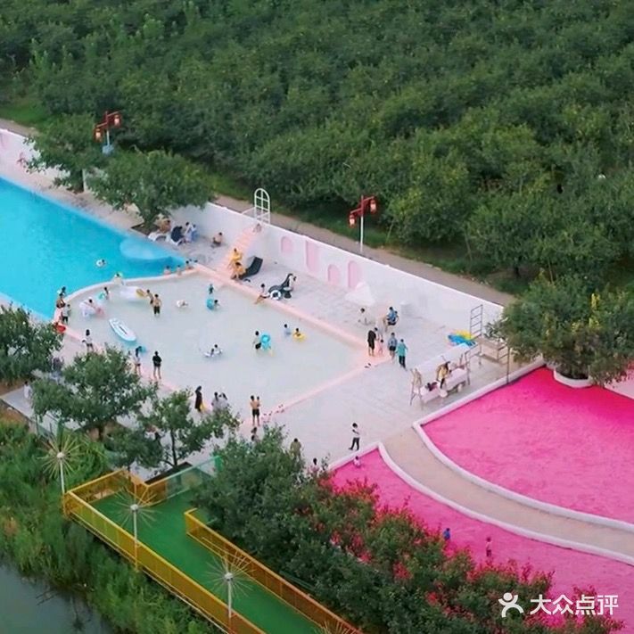 梨小萌欢乐谷园