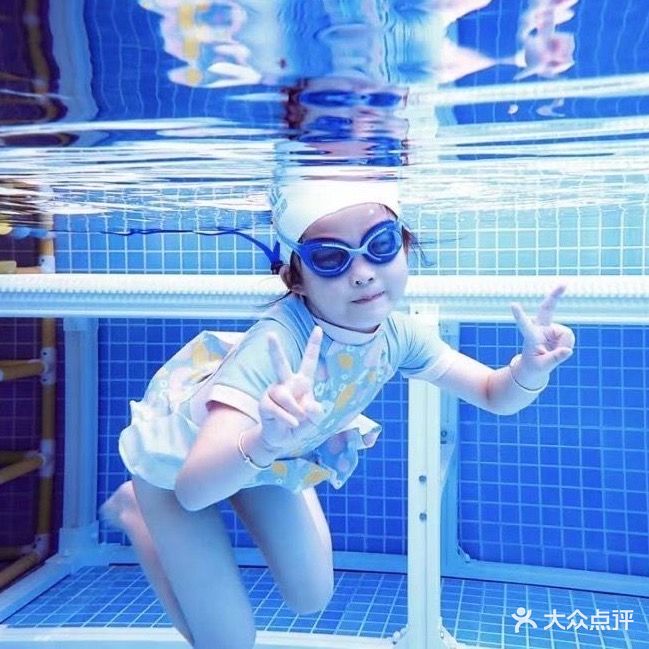 鲸跃·游泳俱乐部