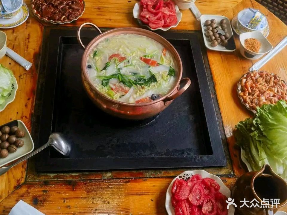 云丽红火塘腊排骨店(迎宾路店)