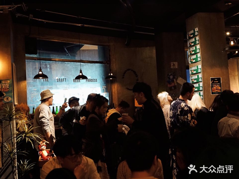 一宿精酿+餐酒间(宁夏路店)