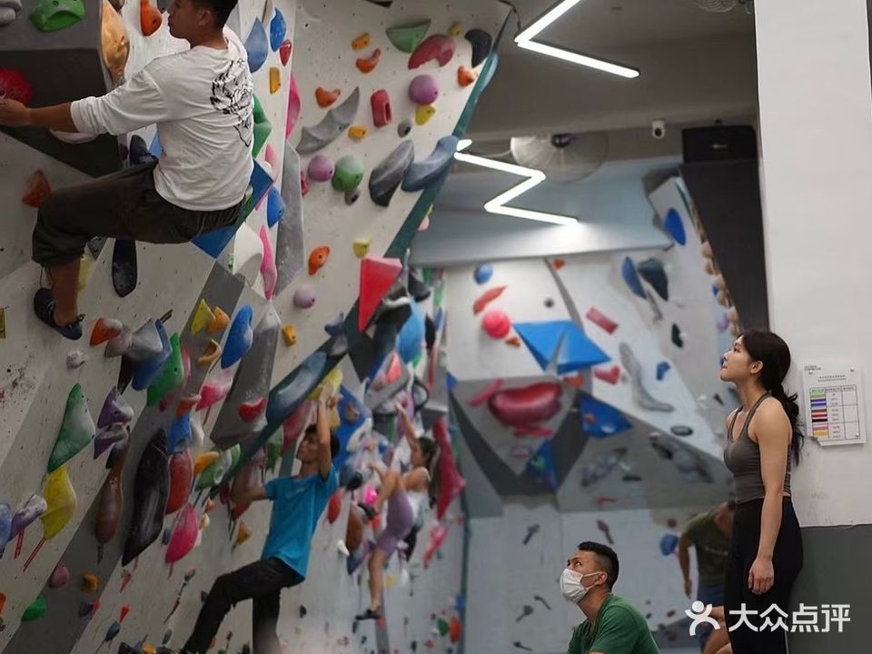 不吃饭攀岩馆
