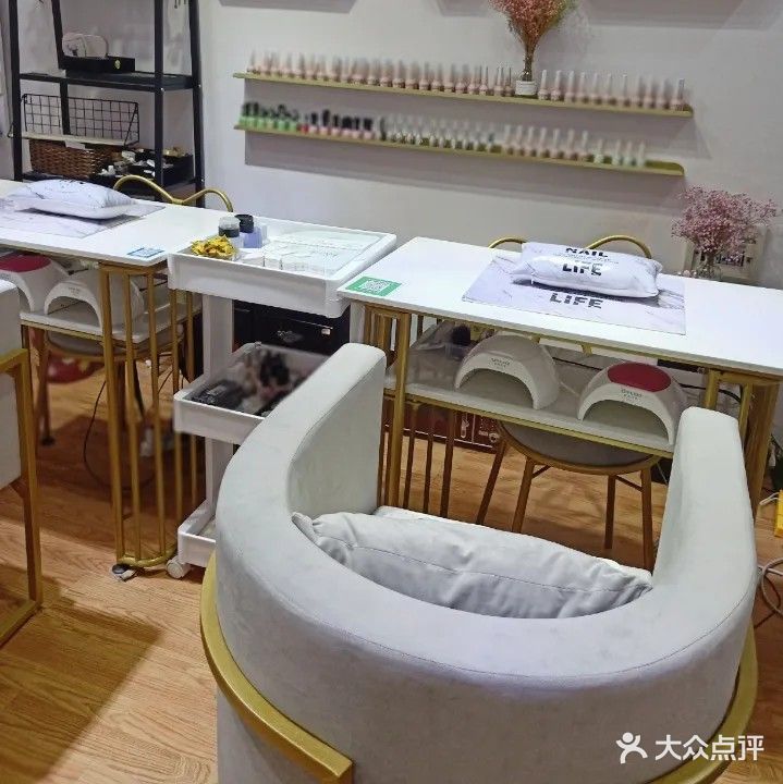 伊元美颜馆(东南商城公园中路店)