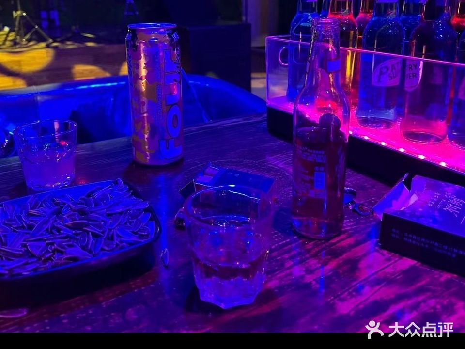 红魅酒吧