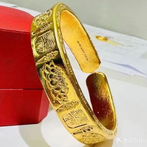 金砖红珠宝定制