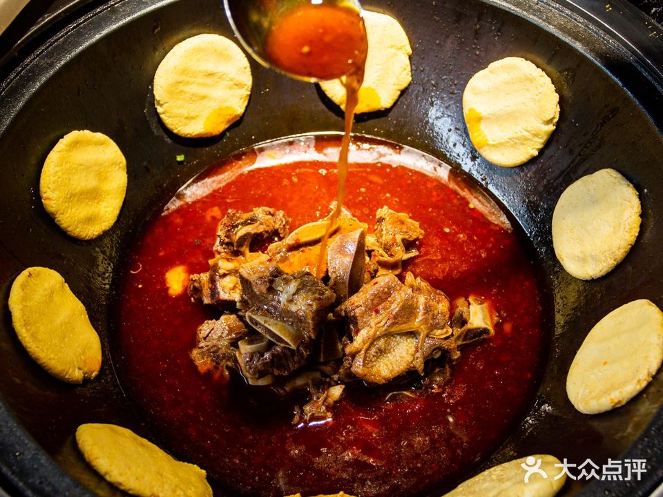 壹佰斤东北铁锅炖(矿山路店)