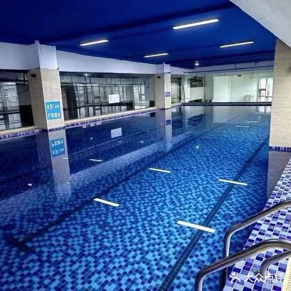 万海游泳馆(东西湖中心广场店)