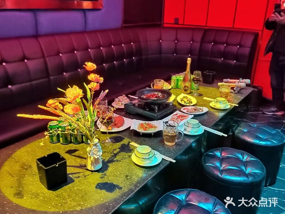 悦菲尔音乐餐吧
