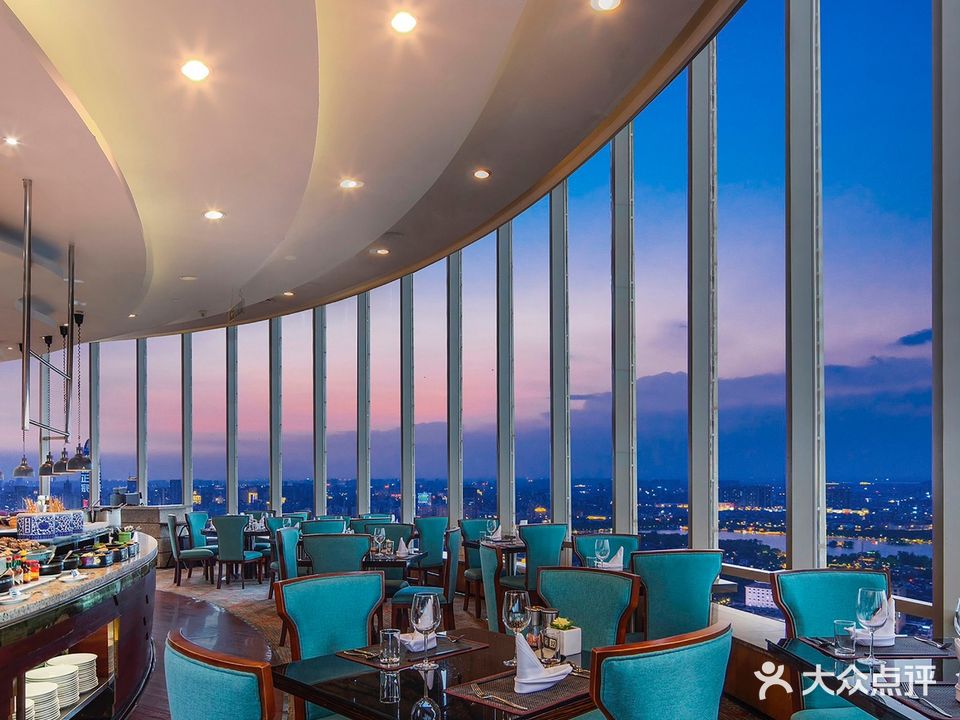 怡豪大饭店·银顶旋转餐厅