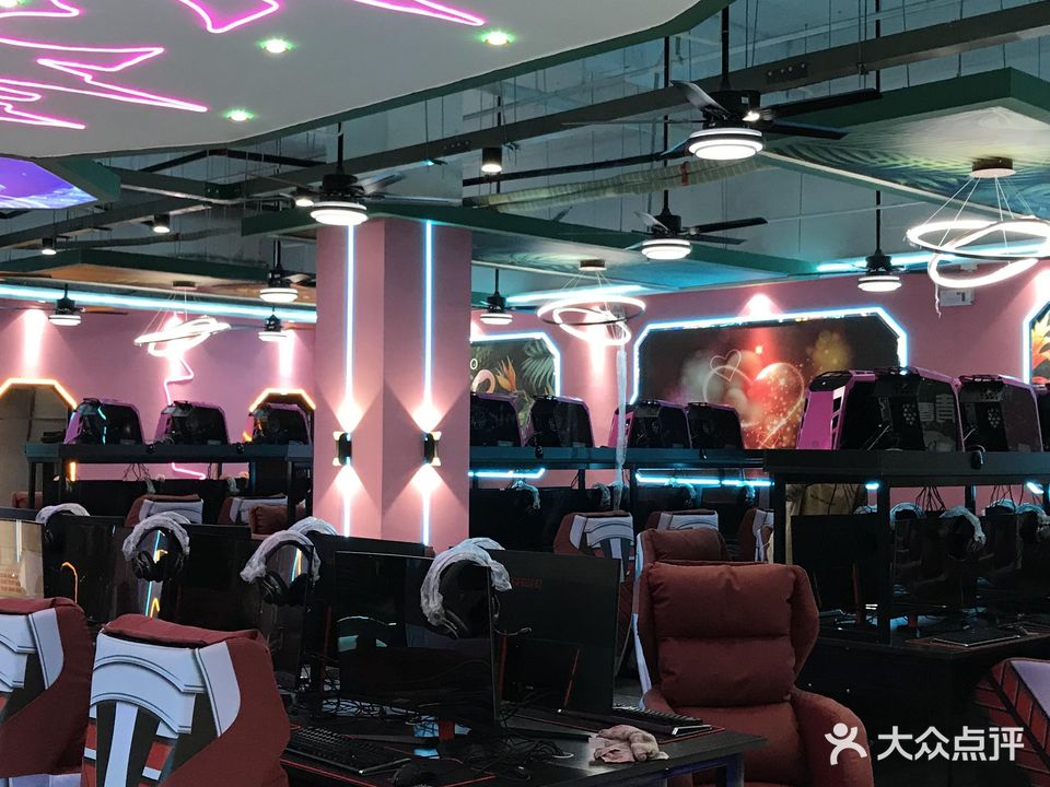 菜鸟电竞网咖(凤凰城商业广场店)