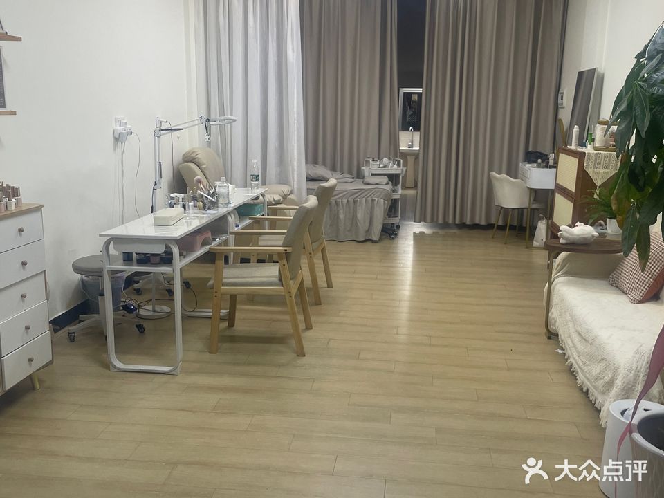 拾艺美甲(河滨花苑店)