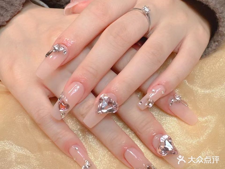 喵喵指间美甲美睫化妆