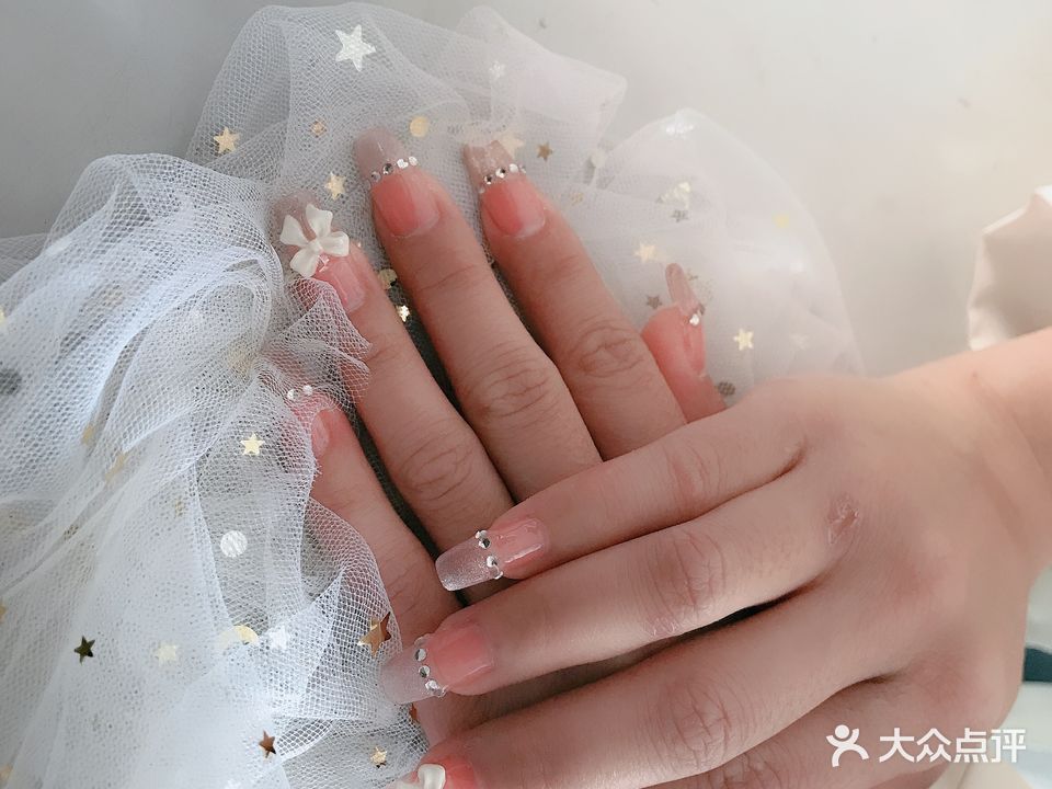 东尚化妆美甲纹绣店