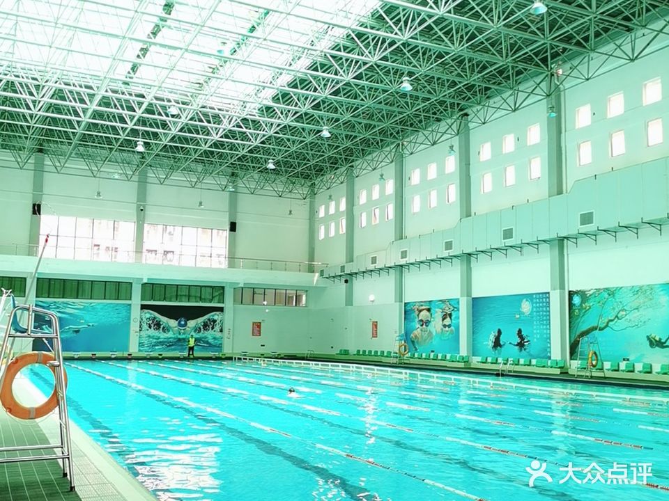 汇川区青少年活动中心游泳馆