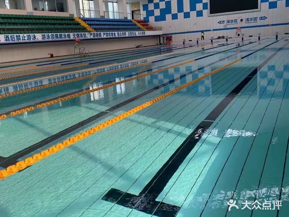 富顺县文体中心恒温游泳馆
