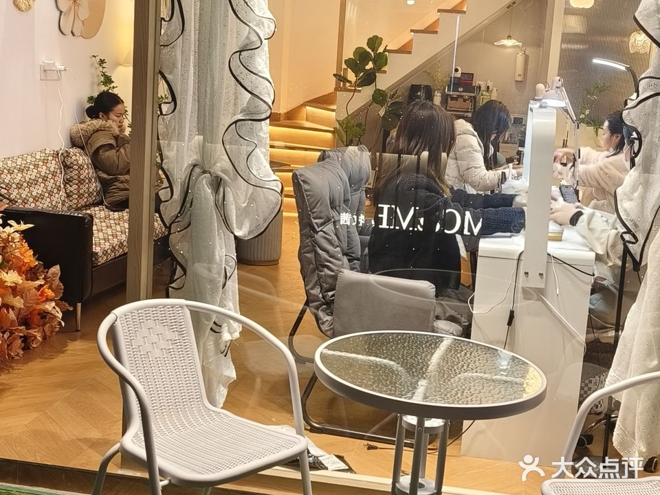 许小姐美甲美睫(崇左中心步行街店)