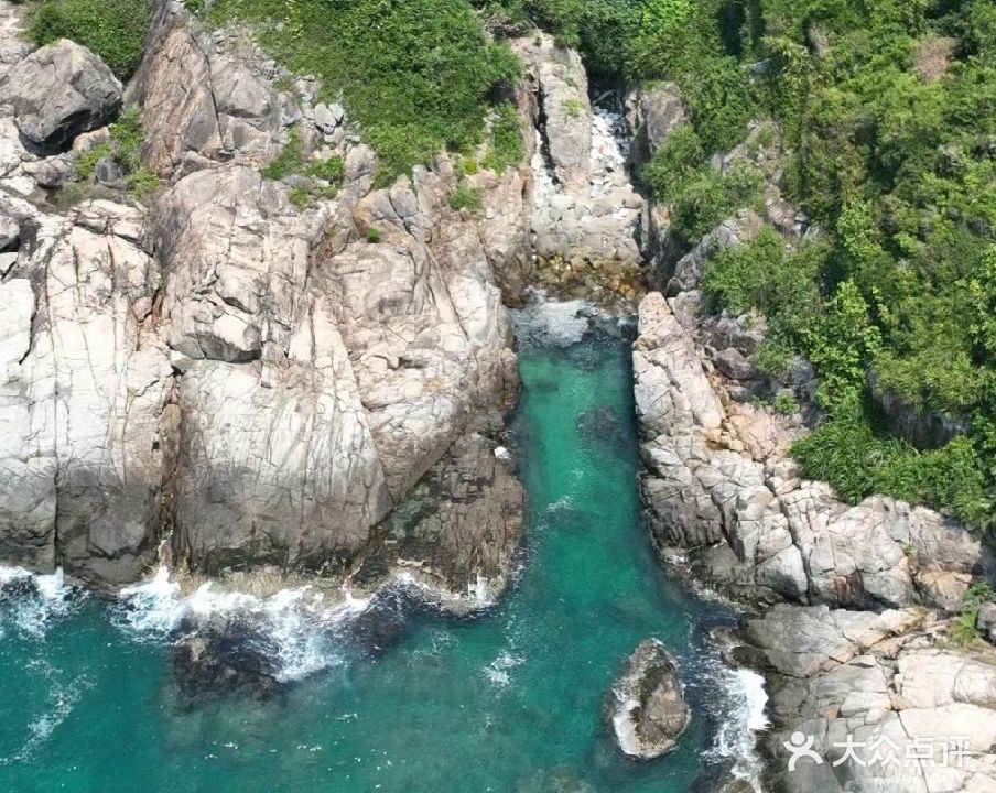 万宁东澳三湾桨板冲浪俱乐部