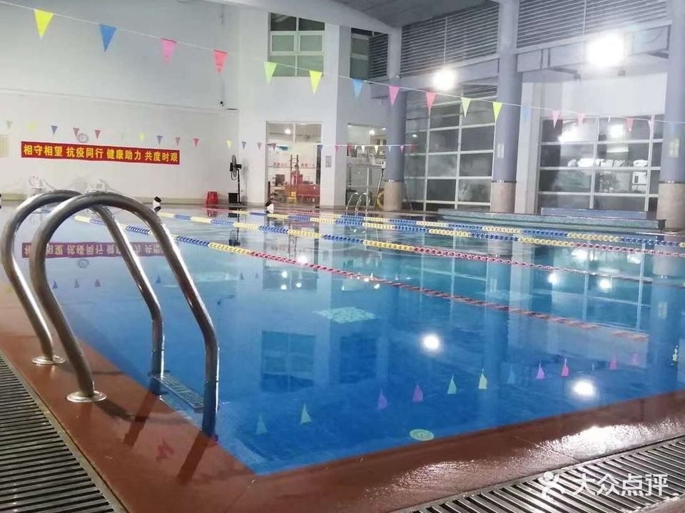 阳光带一期恒温游泳馆