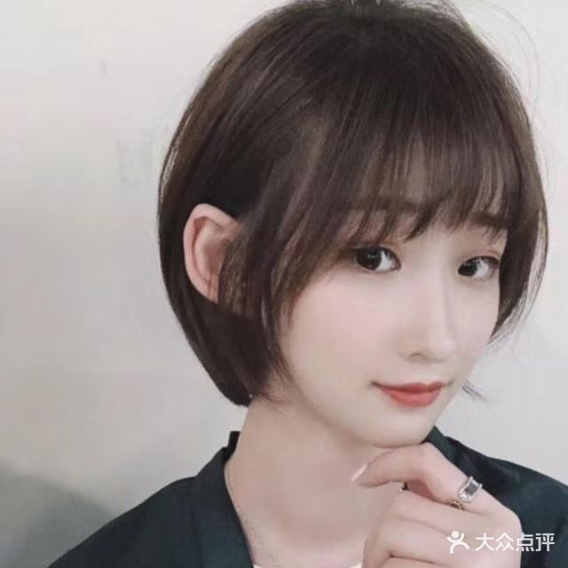 伊尚美发沙龙(万浩枫景店)