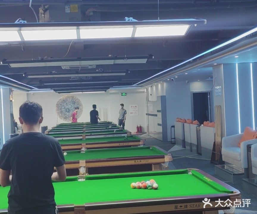 8+1台球俱乐部