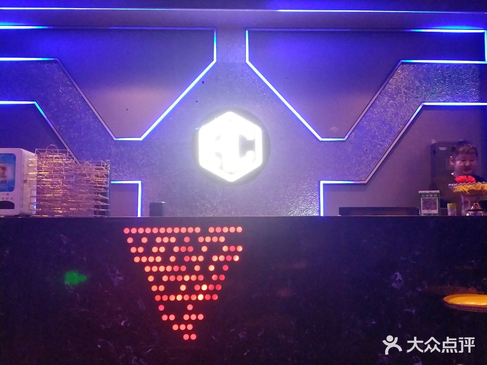 嵓城KTV