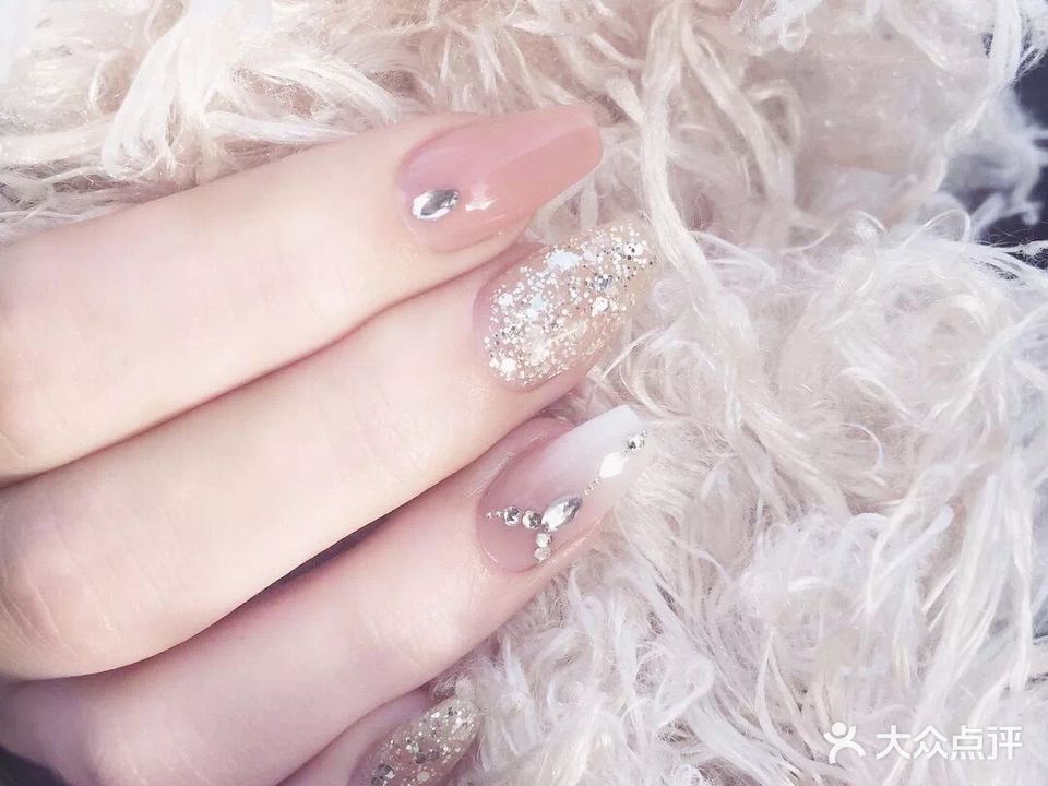 妮儿美甲美睫纹绣皮肤管理