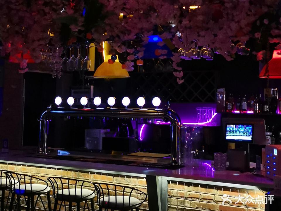醉桃花酒吧