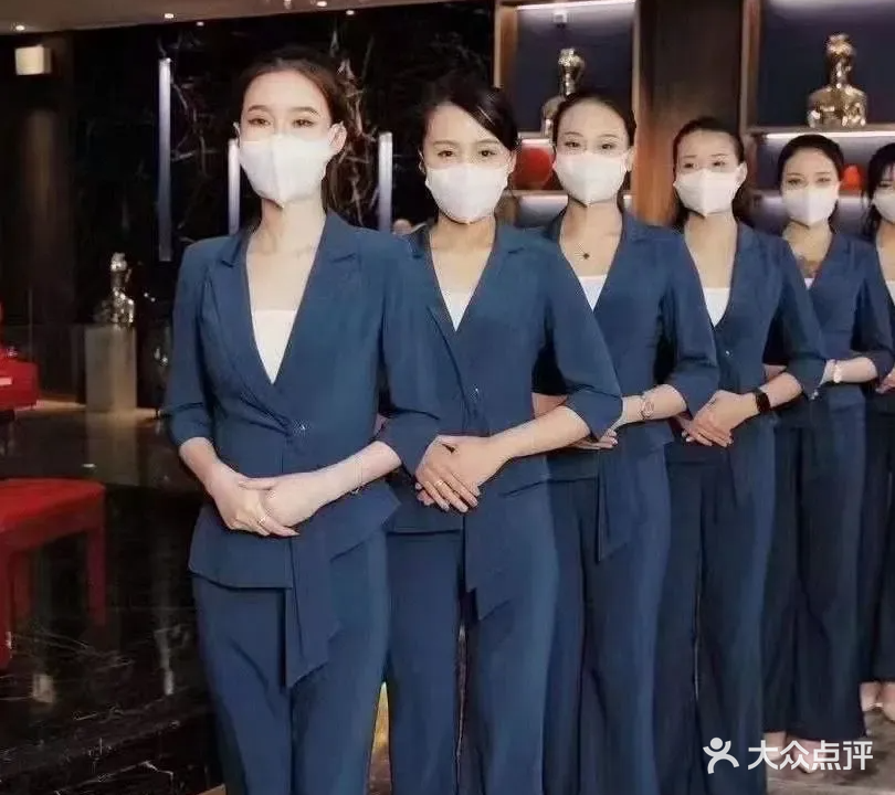 名爵金色阳光量贩KTV