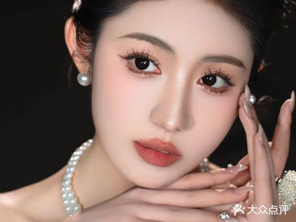 玛雅化妆美甲