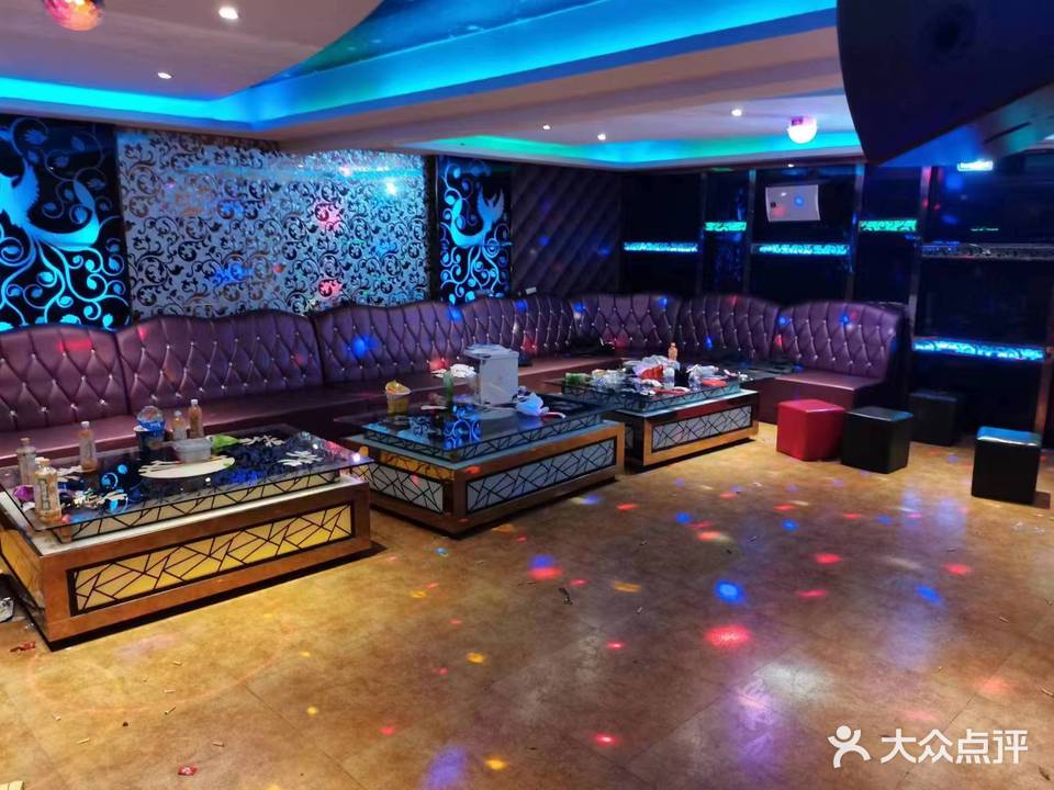 长通红歌KTV