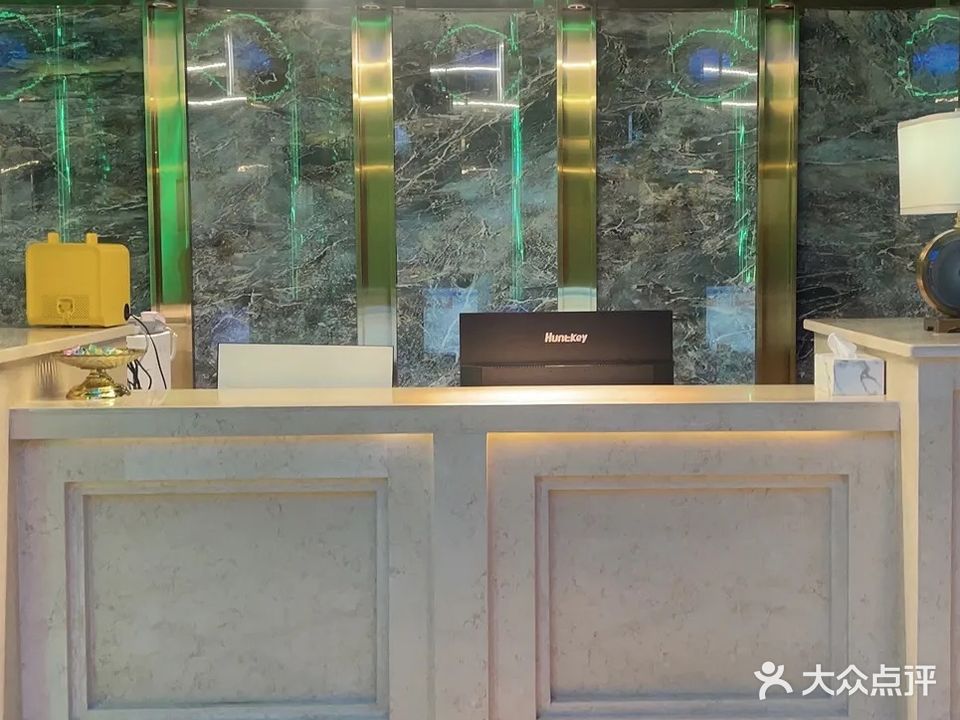 巍巍K族量贩KTV
