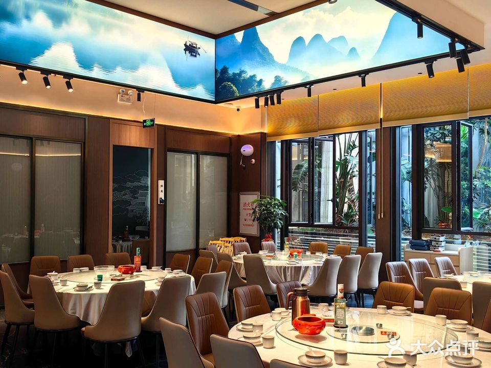 食刻鲜湘(东区店)