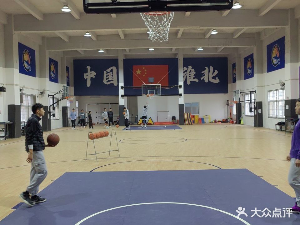 篮鲨篮球体育公园