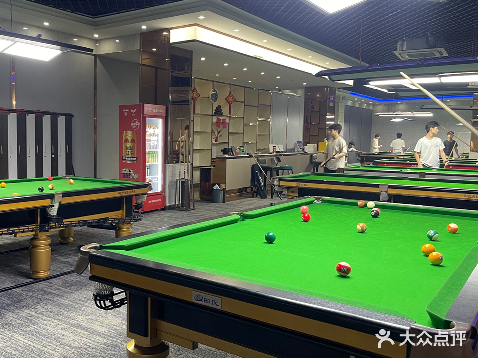 伯龙台球俱乐部