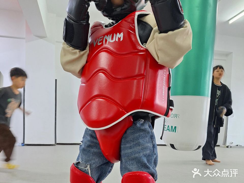 亿启来体育搏击俱乐部(金城大厦店)