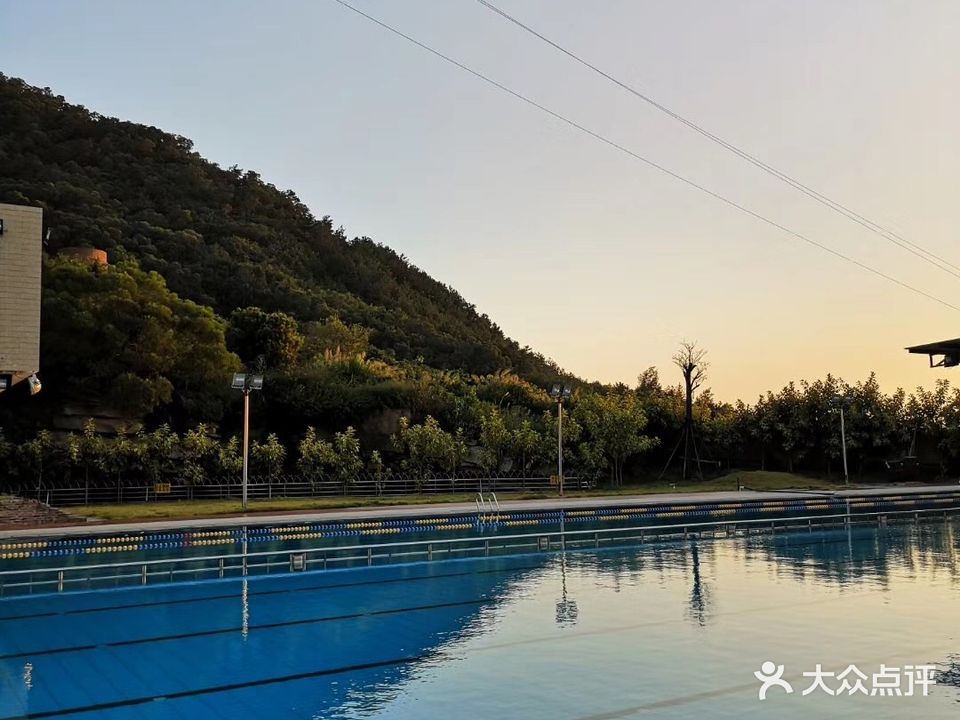群山梦彩休闲游泳馆