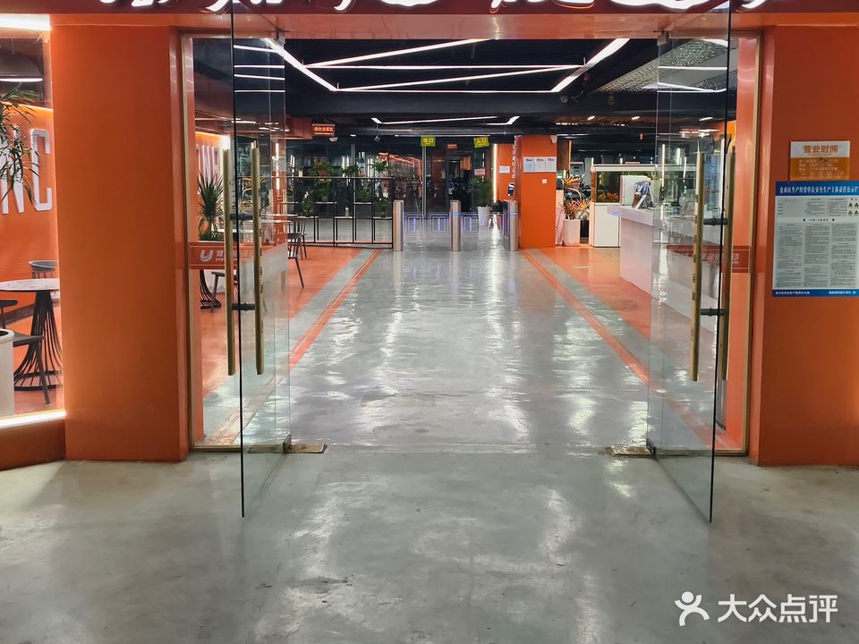 千群健身21世纪游泳馆