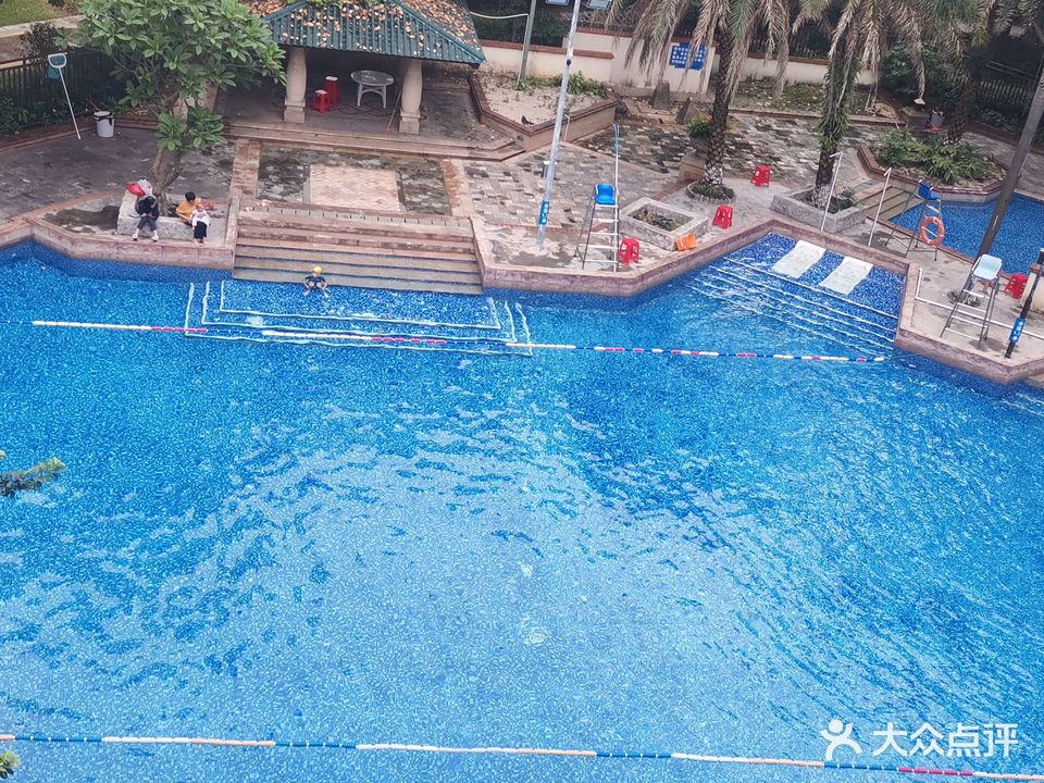 中源名苑游泳池