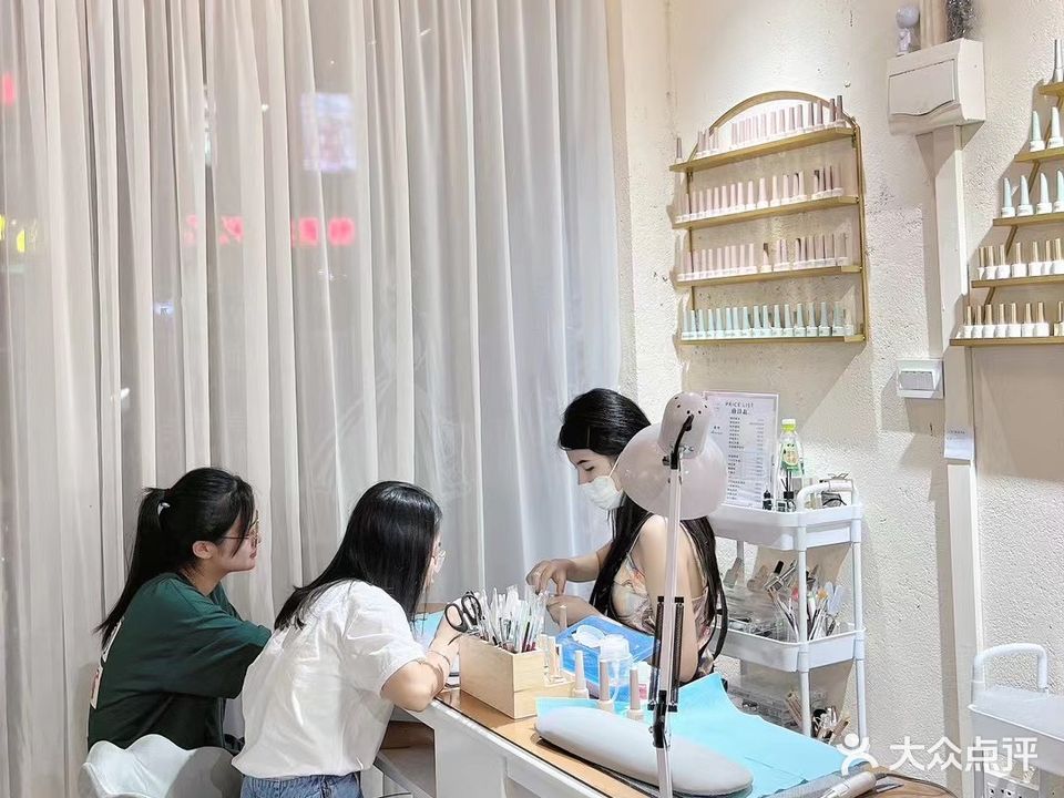 三宫六院美甲坊(湘桂店)