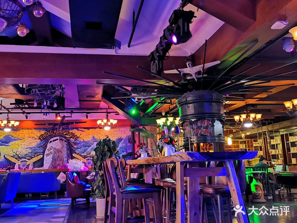 驼峰酒吧(The Hump)