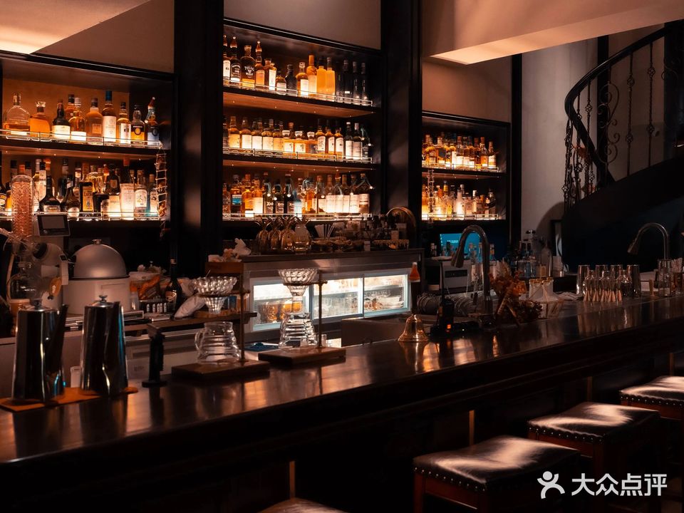 The Tower高塔·古堡cocktail &whisky bar