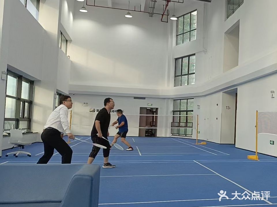 翠亨集团运动中心羽毛球馆