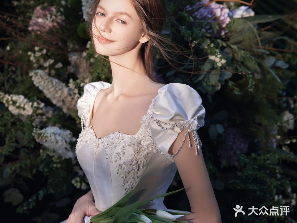 亚楠造型婚纱礼服