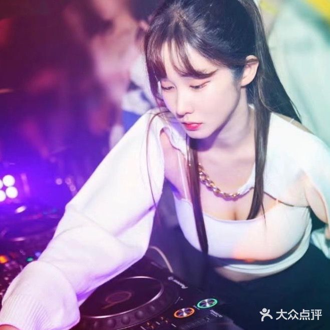 未来酒吧
