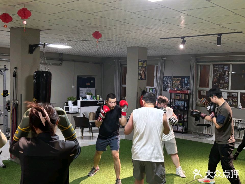 重炮拳击俱乐部