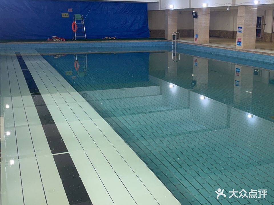香水湾室内恒温游泳馆