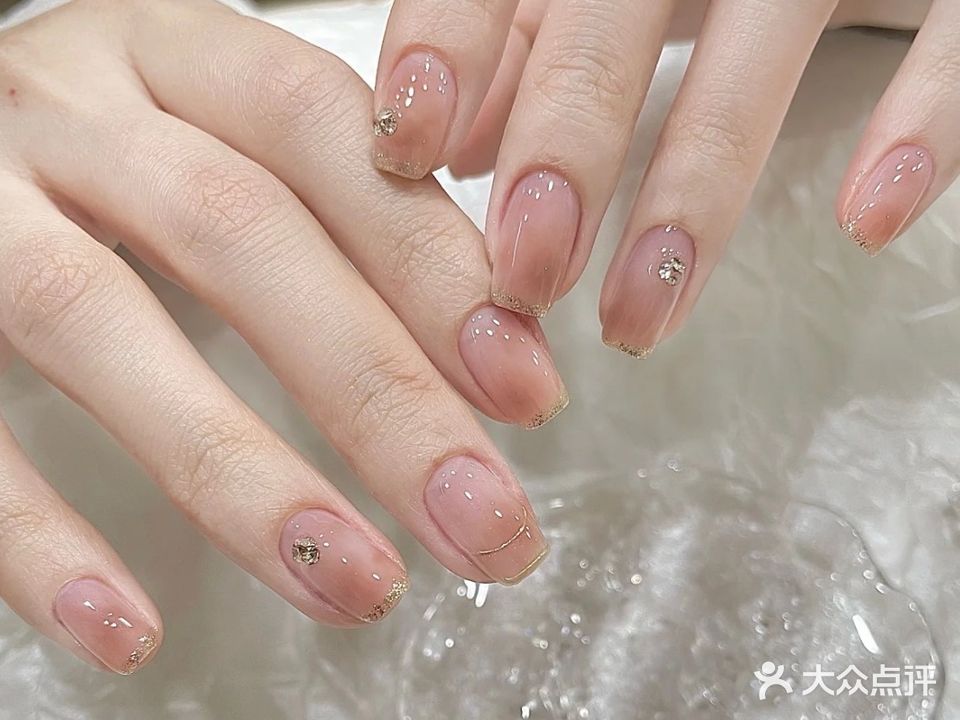 奈斯美容美甲